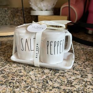 NWT Rae Dunn Salt & Pepper Shakers w/Tray